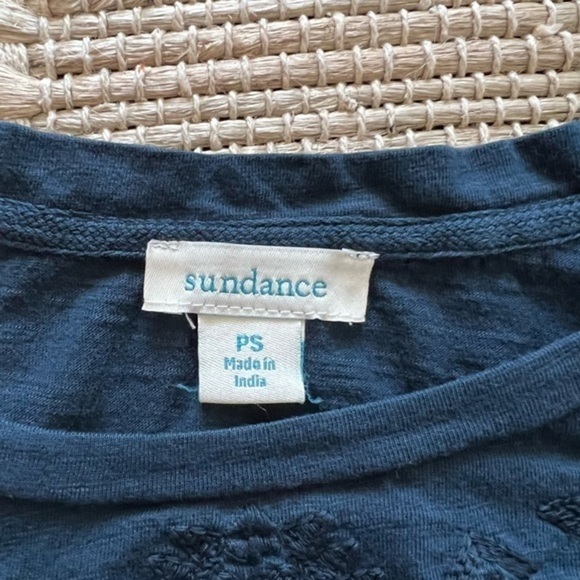 Sundance Dark Blue Embroidered Top with Lamp Sleeveless - Picture 13 of 14